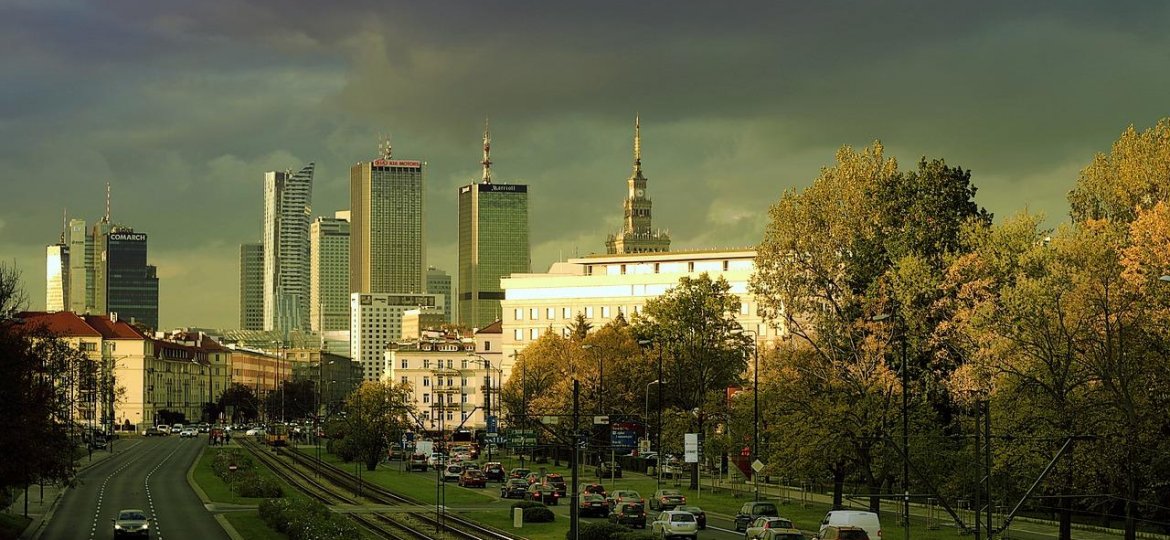 ile osób dojeżdża do pracy w Warszawie