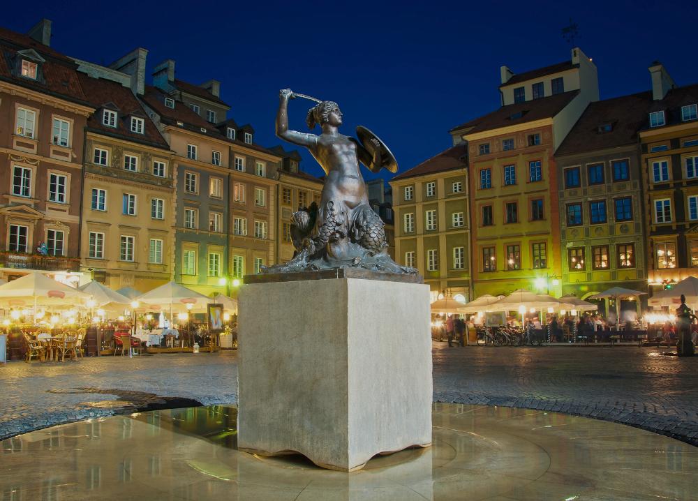 Mermaid statue in the Old Town of Warsaw